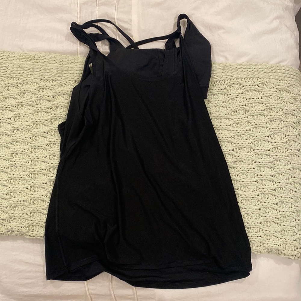 Lululemon open back tank top with built in bra